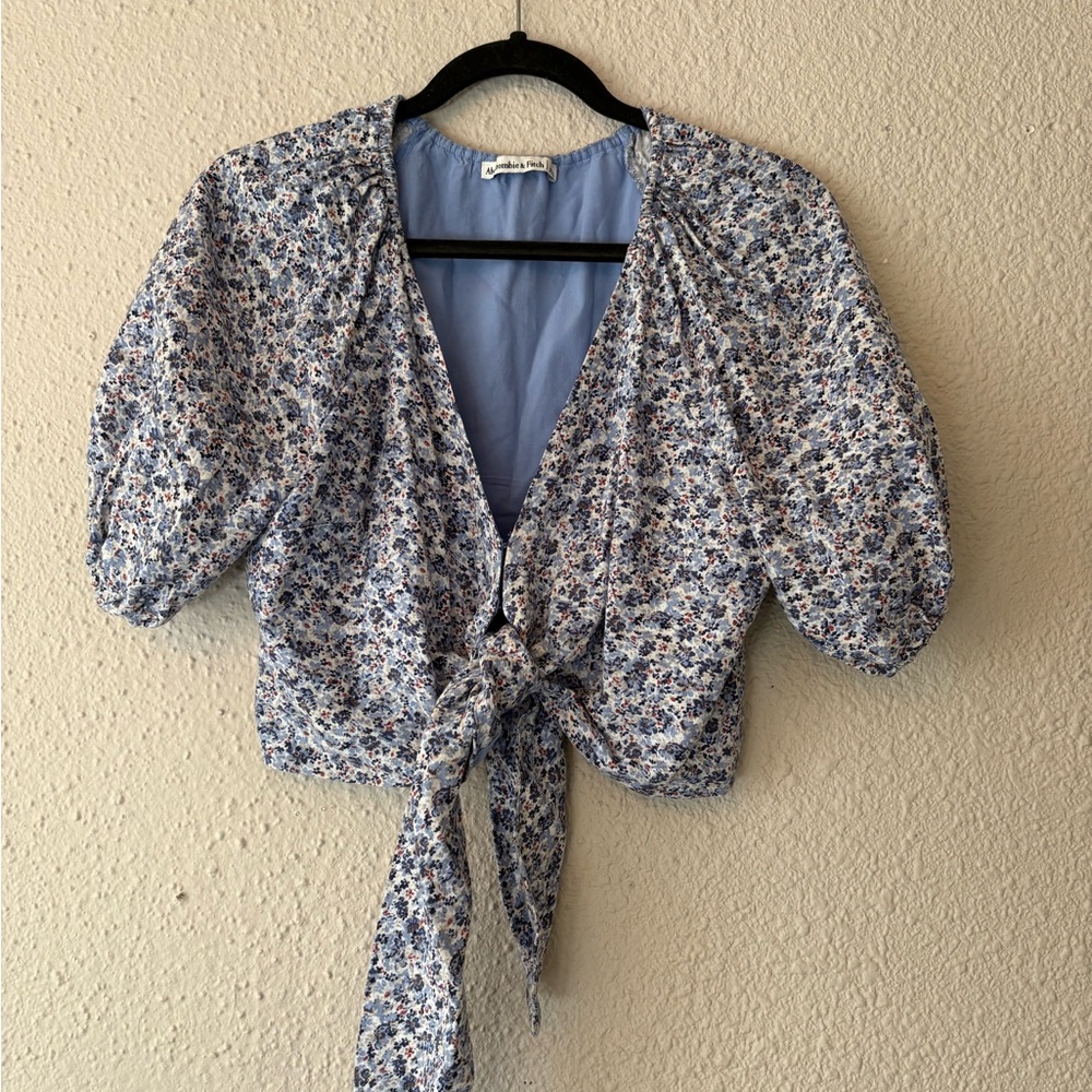 Floral Blue Tie-Front Top and shorts - Abercrombie set